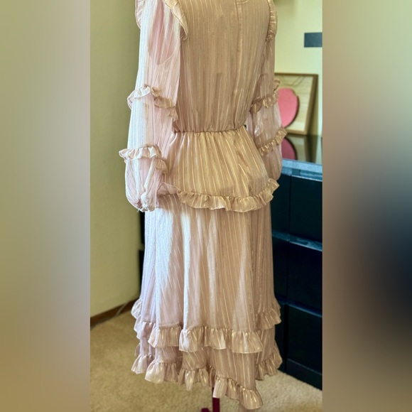 Elodie blush and Gold - Picture 12 of 14